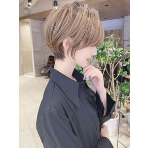 20代30代40代黒髪前下がりショートボブ丸みショート - &STORIES【アンドストーリーズ】掲載中