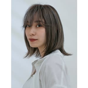 三軒茶屋_レディース_ミディアム_ボブ_グレージュ_ブリーチ