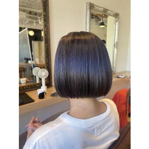《 ラベンダーグレージュ　／　切りっぱなしボブ 》