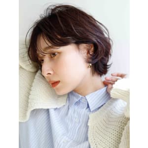 丸みショートボブ　　シースルーバング　チョコレートカラー