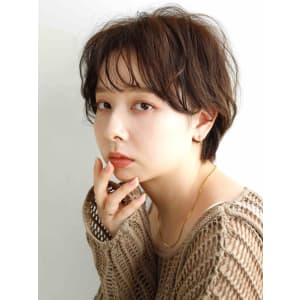 ショートボブ　ニュアンスパーマ　ワイドバング　ブラウンカラー
