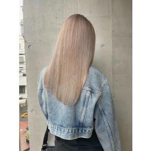 斜めバンググレージュカラーデザインカラー シルキーベージュ - ARCANA 明治神宮前 表参道 原宿【アルカナ メイジジングウマエ オモテサンドウ ハラジュク】掲載中