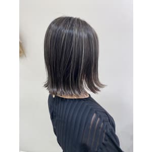ボブに合わせてお洒落なコントラストハイライト