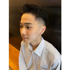 フェードカット　サイドパート　アップバング　バーバー