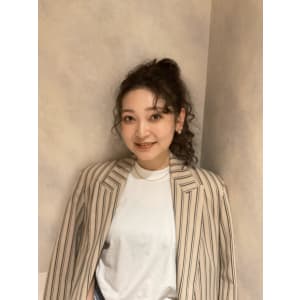 くせ毛風ハイポニーテール