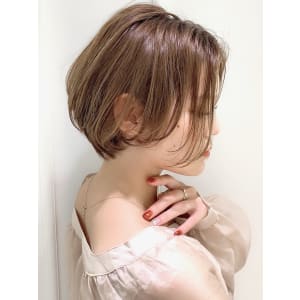 丸みシルエットの前下がりショート/30代/40代/50代/前