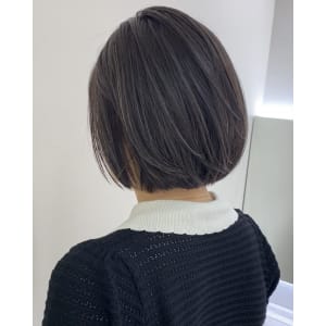 細めのコントラストハイライトボブ/穂積