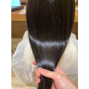 【髪質改善】艶髪　ストレート　美シルエット