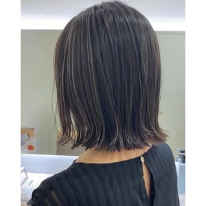 グレージュ細めハイライト/穂積