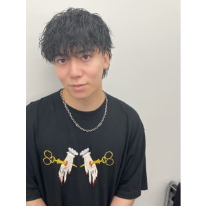 ツイストスパイラル波打ちスパイラルセンターパート刈り上げ束感 - メンズサロン GOALD 名古屋名駅【メンズサロン ゴールド ナゴヤメイエキ】掲載中