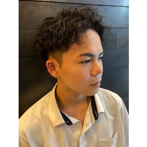 ツーブロック　アップバング　ツイスパパーマ　10代20代
