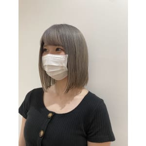 切りっぱなしボブ×シルバーカラー