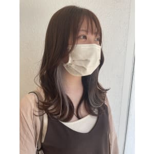 シルバーイヤリングカラー×韓国風外ハネ巻き