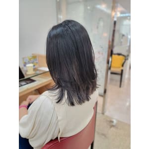 切りっぱなしスタイル×ナチュラルインナーカラー