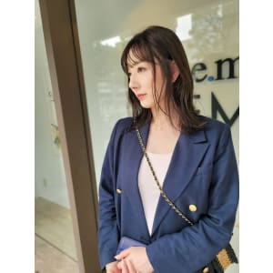 透明感カラー×外ハネスタイル