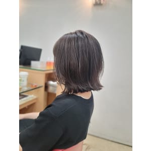 外ハネロブ×透明感カラー