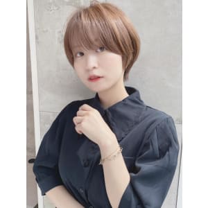 ショートボブ髪型30代40代50代前髪あり前髪なし面長畠田 - &STORIES【アンドストーリーズ】掲載中
