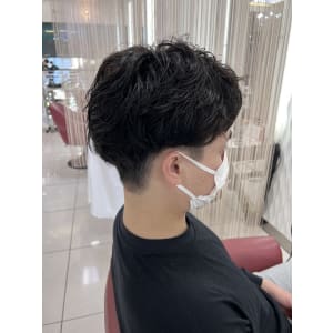 20代30代40代ツーブロックセンターパートスパイラルパーマ