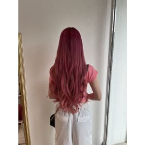迫力のピンクロングスタイル