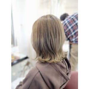 20代30代アッシュグレージュミディアムウルフ伸ばしかけ抜け