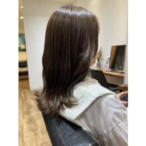 外ハネミディアム×ナチュラル透明感ベージュ