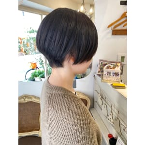 えりあしスッキリ耳かけショート前髪長めカットが上手い美容室