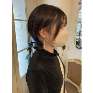インナーカラーウルフショート耳かけ小顔の顔周りカット