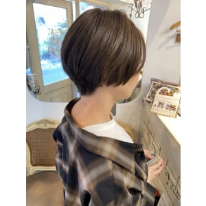 ハンサムショートくびれと丸みのあるヘアスタイルイメチェン髪型