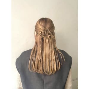 アンニュイ　ハーフアップ　横浜ヘアアレンジ　ドレスヘア