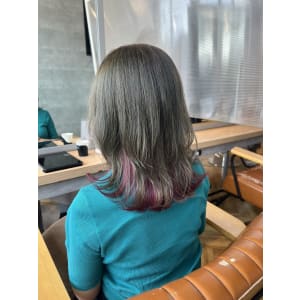 インナーピンク × オリーブグレージュ