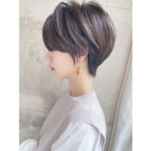 ショートボブ髪型30代40代50代前髪あり前髪なし面長畠田 - &STORIES【アンドストーリーズ】掲載中