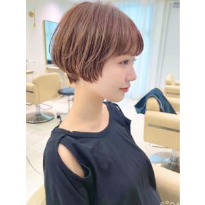 ショートボブ髪型30代40代50代前髪あり前髪なし面長畠田 - &STORIES【アンドストーリーズ】掲載中