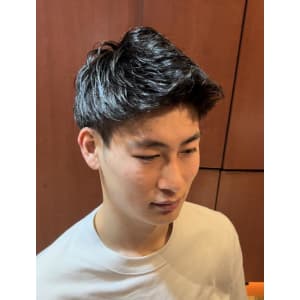 銀座　理容室　ショートヘア　アップバング