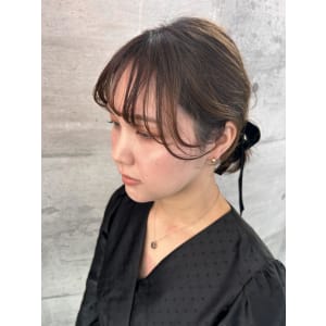 【大名】タイトアレンジ☆ベージュ×ブラックリボン☆山之内