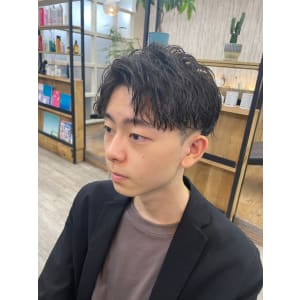 メンズカット爽やか刈り上げセンターパートツイスパメンズパーマ