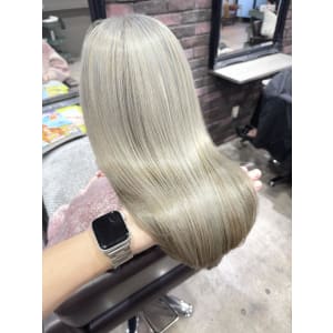 【pignon】髪質改善　ホワイトベージュ ハイトーンカラー