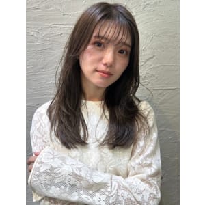 透明感カラー　アッシュブラウン　顔回りレイヤー　ツヤ髪
