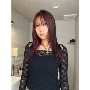 顔周りの遊びが可愛い長めミディ_ピンクベージュフェザーバング