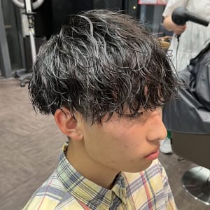 藤沢メンズマッシュ黒髪刈り上げツイストスパイラルパーマ