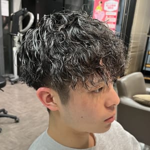 藤沢メンズマッシュ黒髪刈り上げツイストスパイラルパーマ