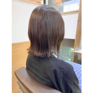 20代30代 外ハネ 艶カラー ブラウンカラー ミディアム - HAIR&HEADSPA SQUARE*UNO HAKATA【ヘアアンドヘッドスパ スクエアウーノ ハカタ】掲載中