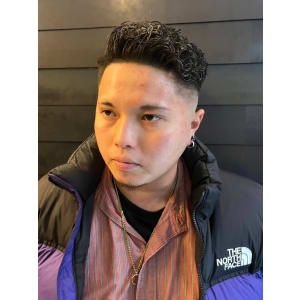 アップバング　フェードカット　束感　ツイスパ　爽やか　短髪