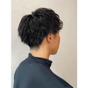 ツイストスパイラルパーマ　マッシュショート　束感　爽やか