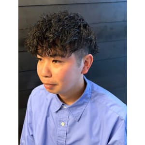 ツイストスパイラルパーマ　マッシュショート　ツーブロック　