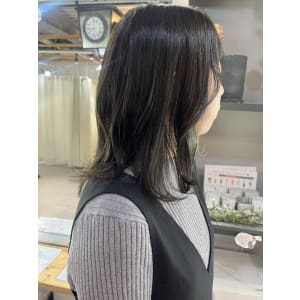 グレージュセミディ