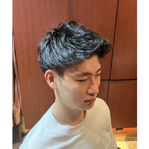 銀座　理容室　ショートヘア　アップバング