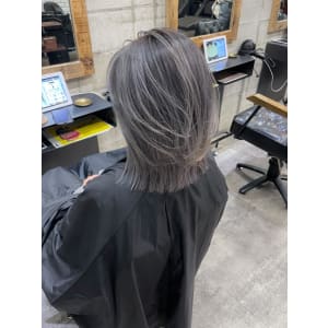 グレーベージュ レイヤーロング 前髪パーマ アッシュブラック - ARCANA 明治神宮前 表参道 原宿【アルカナ メイジジングウマエ オモテサンドウ ハラジュク】掲載中