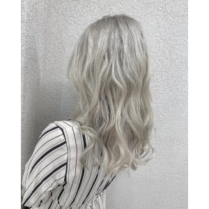 ホワイトシルバーロング10代20代30代所沢 - agir hair 所沢 【アジールヘア】 所沢プロペ通り店【アジールヘア トコロザワ トコロザワプロペドオリテン】掲載中