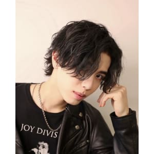 縦落ちパーマ センターパート - メンズヘア整形サロン GOALD 渋谷店【メンズヘアセイケイサロン ゴールド シブヤテン】掲載中