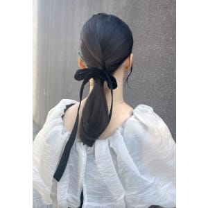 大人ポニーテール　ツヤ感黒髪お呼ばれヘアアレンジ